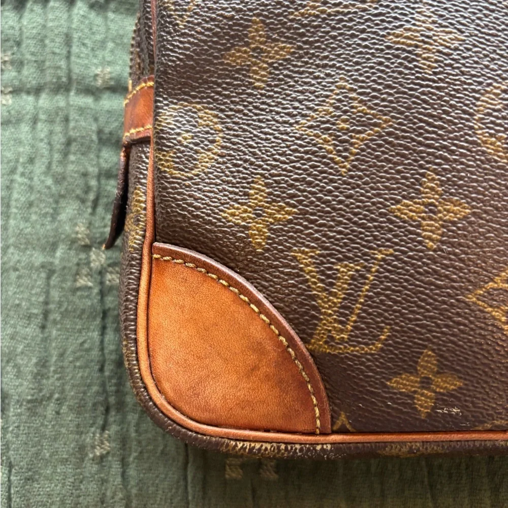 Louis Vuitton Monogram Canvas Toiletry Pouch with Tan Leather Trim - Picture 2 of 16